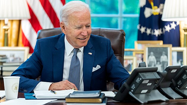 Americký prezident Joe Biden během telefonátu s francouzským prezidentem Emmanuelem Macronem (22. září 2021)