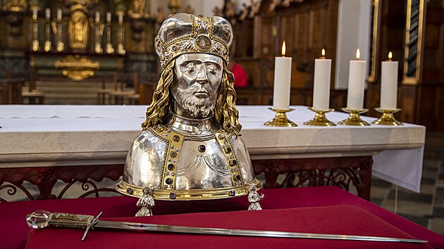 Uniktn relikvie, me a busta svatho Vclava, byly k vidn v zrekonstruovan bazilice svatho Vclava. (28. z 2021)