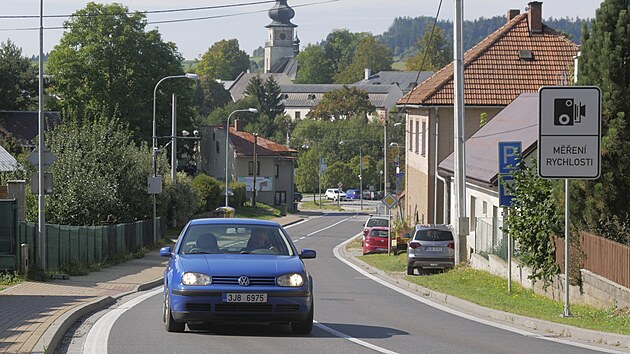 Řidičům, kteří nyní v Novém Městě na Moravě překročí povolenou rychlost ve vymezeném úseku (jsou tam takové dva), bude doručena výzva k zaplacení pokuty.