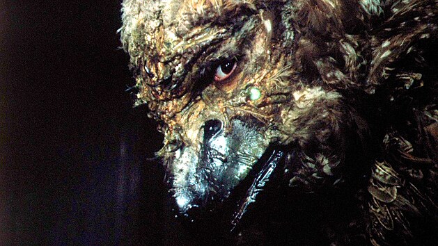 Hlavní roli netvora si ve filmu Juraje Herze zahrál Vlastimil Harapes.