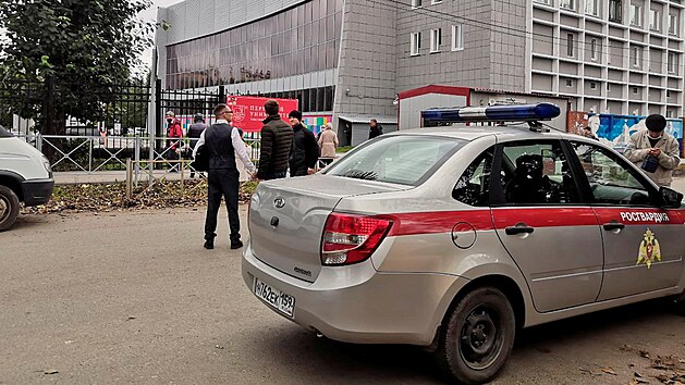 Neznm lovk zaal stlet na Permsk sttn univerzit, informuj rusk tiskov agentury. Na mst jsou podle jejich zdroj mrtv a rann. (20. z 2021)
