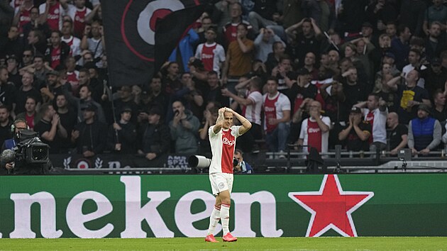 Antony (Ajax) lituje zmaen pleitosti.