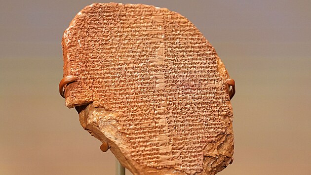 Spojen stty vrtily Irku vzcnou tabulku s ryvky Eposu o Gilgameovi.  (23. z 2021)
