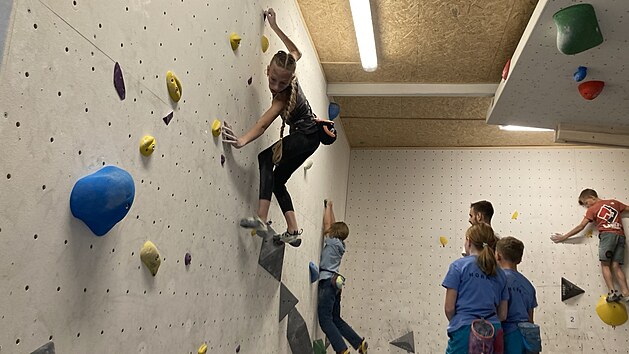 V Psku slavnostn oteveli prvn trninkov centrum v Jihoeskm kraji, kde lezci piluj techniku pro bouldering.