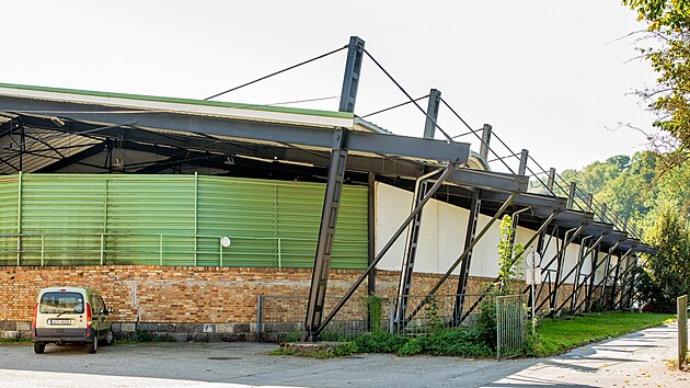 Zimn stadion v eskm Krumlov stoj stejn jako dal sportovit u Chvalinsk ulice.