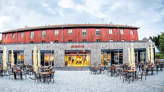 V přízemí Chaty Lanovka je nová restaurace Stodola.