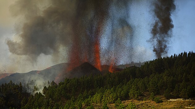 Na španělském ostrově La Palma na Kanárských ostrovech vybuchla sopka. (20. září 2021)