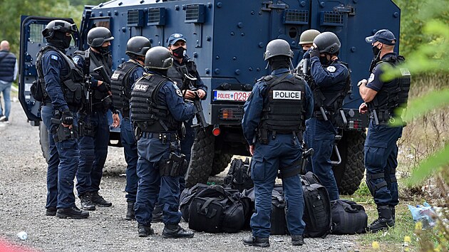 Kosovsk policie na hranici se Srbskem (27. z 2021)