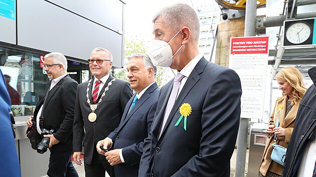 Premir Andrej Babi a Pprimtor st nad Labem Petr Nedvdick doprovz maarskho premira Viktora Orbna pi nvtv st nad Labem. (29. z 2021)