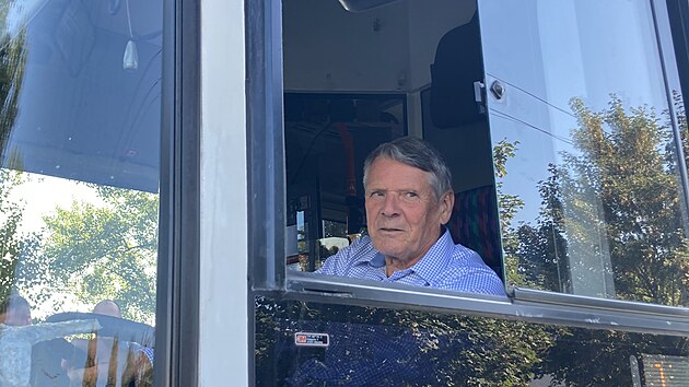 Miroslav Lerch ��d� trolejbus u� pades�t let.