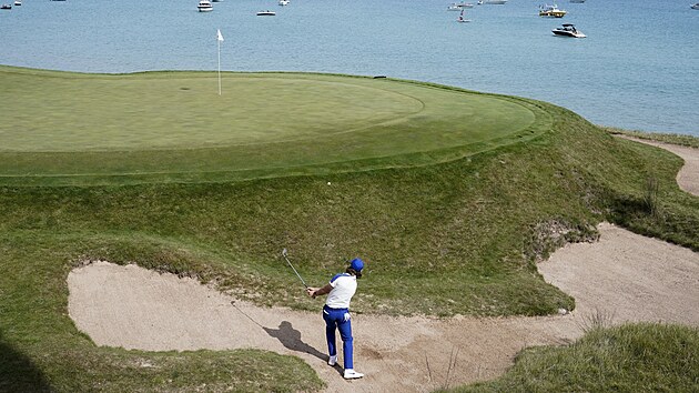 Tommy Fleetwood v singlovm souboji v Ryder Cupu.