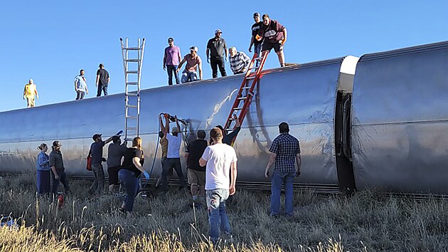 Na severu americké Montany vykolejil vlak se skoro 150 cestujícími. (25. září 2021)