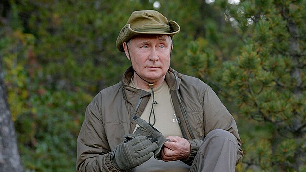 Kreml zveřejnil fotografie z dovolené prezidenta Vladimira Putina, během samoizolace po kontaktu s nakaženým koronavirem strávil několik dní v přírodě na Sibiři. (26. září 2021)