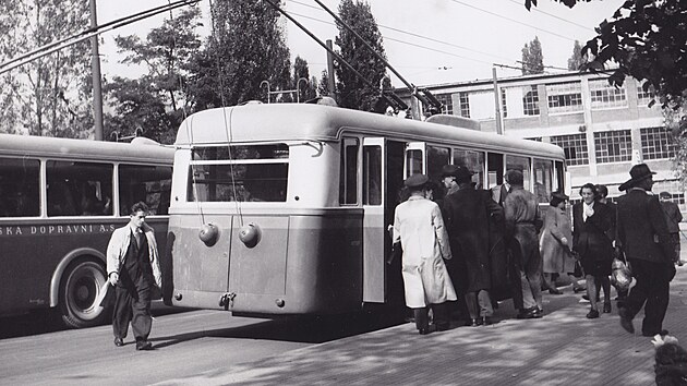 Archivní snímek trolejbusové dopravy ve Zlíně.