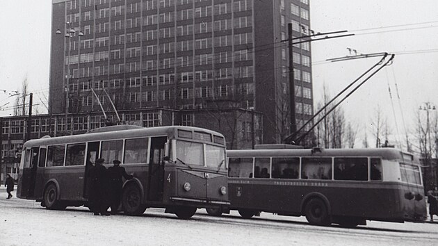 Počátky městské hromadné dopravy ve Zlíně (snímek přibližně z roku 1947).