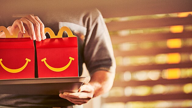 Spolenost McDonald's chce do roku 2025 nabzet udritelnj hraky vyroben z vrazn menho potu plast
