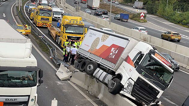 Nehoda kamionu na dálnici D1 na pražském Spořilově zneprůjezdnila ve středu směr do Prahy.