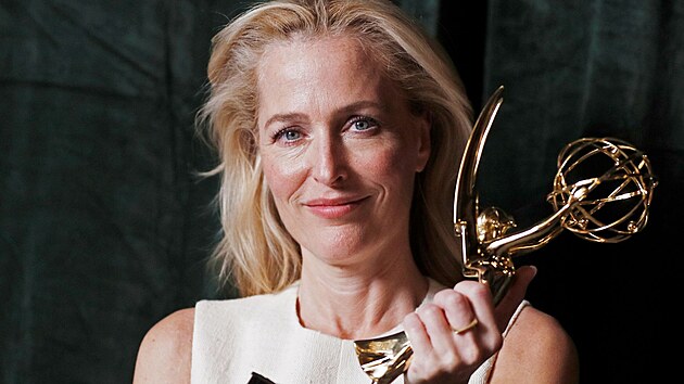 Gillian Andersonov s cenou Emmy za seril Koruna