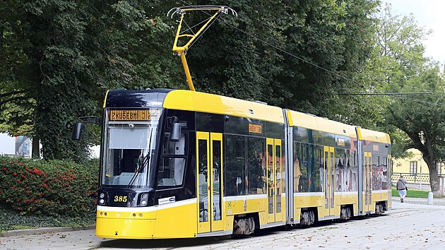 Nov typ tramvaje koda 40T najd zkuebn kilometry v ulicch Plzn. (21. 9. 2021)