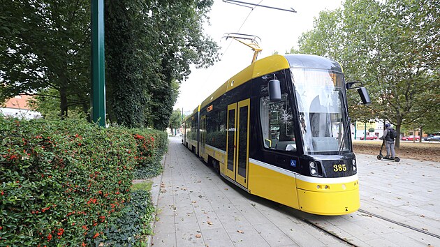 Nov typ tramvaje koda 40T najd zkuebn kilometry v ulicch Plzn. (21. 9. 2021)