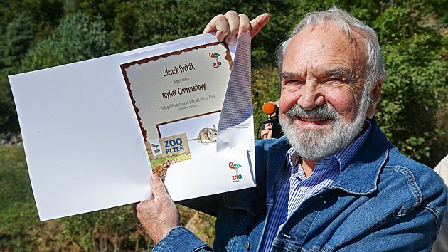 Scénárista, spisovatel a herec Zdeněk Svěrák se stal patronem myšice Cimrmanovy v plzeňské zoo. (23. 9. 2021)