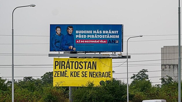 Pirti vyvsili pod Babiv billboard vlastn (28. z 2020).