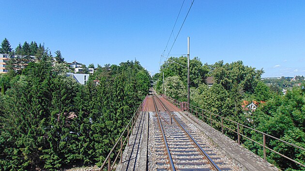 V Jihlav vede tra pes adu viadukt, tento pekonv eku Jihlavu.