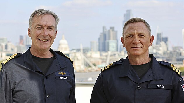 Admirl Tony Radakin a Daniel Craig (Londn, 22. z 2021)