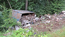 Kontejner se �elezným �rotem spadl z nákla�áku jedoucího z �ervenohorského...