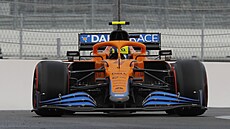 Lando Norris z McLarenu v kvalifikaci na Velkou cenu Ruska v Soi.