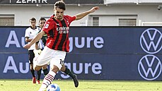 Brahim Díaz z AC Milán skóruje rozhodující gól proti Spezie.