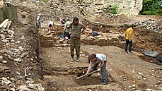 Archeologové pracovali na Karlově Hrádku u Purkarce.