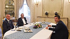 Prezident Milo Zeman pijal na zámku v Lánech pedsedu SSD, ministra vnitra...