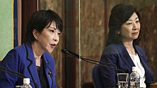 Sanae Takai�iová (vlevo) a Seiko Nodaová (vpravo) se ú�astní p�edvolební...