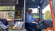 Miroslav Lerch ídí trolejbus u padesát let.