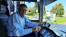 Miroslav Lerch �ídí trolejbus u� padesát let.