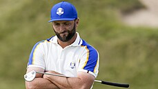 Rozmrzelý Jon Rahm pi singlovém souboji v Ryder Cupu.