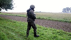Polský voják stráí hranici s Bloruskem (28. záí 2021)
