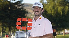 Max Homa s trofejí pro vít�ze Fortinet Championship