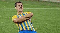 Mat�j Hele�ic z Opavy slaví gól.