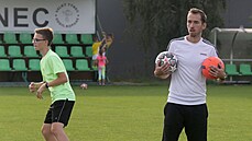 Tomá� Ho�ava trénuje ve Velkém Týnci dorostence.