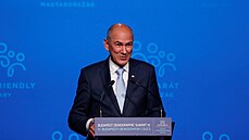 Slovinský premiér Janez Jan�a na demografickém summitu v ma�arské Budape�ti...