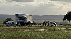 U Rakovníka se čelně střetl kamion s osobním autem (22. 9. 2021)