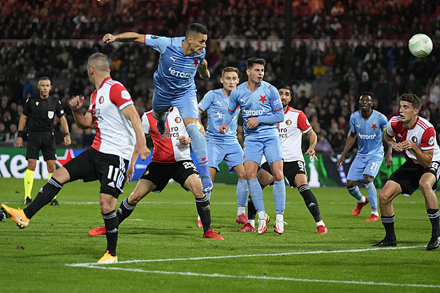 Feyenoord - Slavia 2:1, po Holešově brance drama, domácí však výhru uhájili