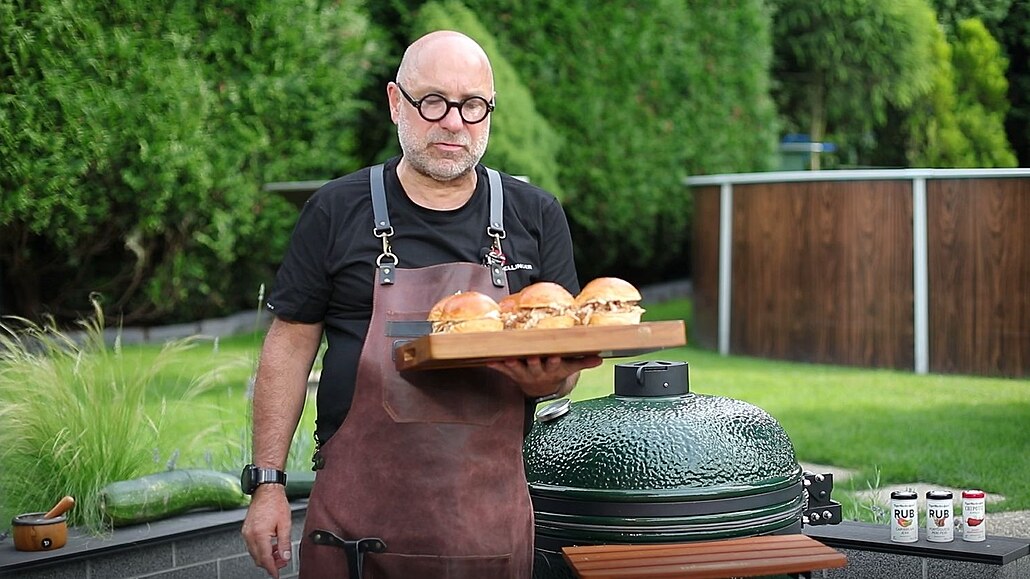 Pečené trhané kuře na grilu nezapomeňte nakrmit vínem