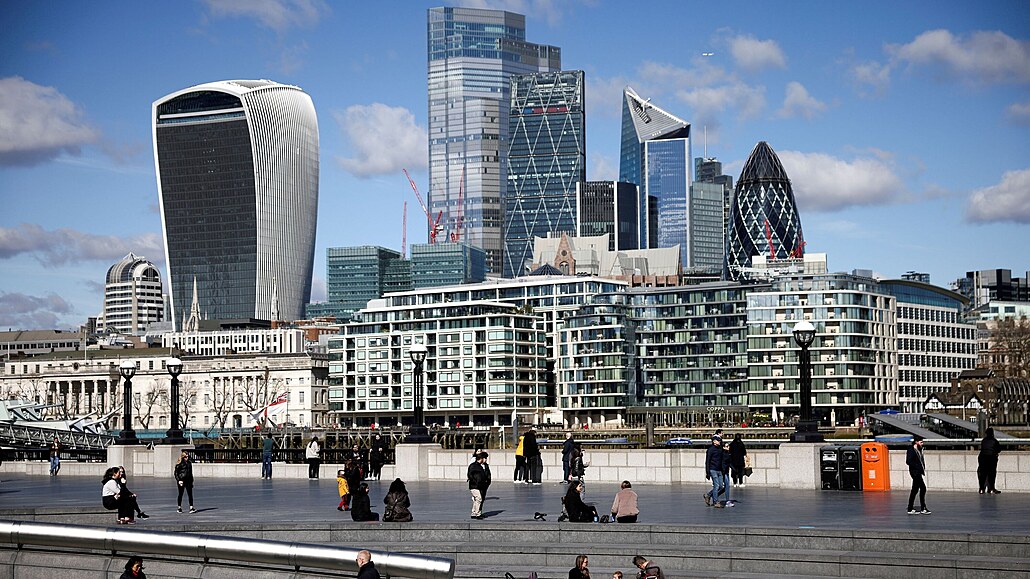 Po řidičích náklaďáků dojdou Británii i bankéři, varují britští lobbisté