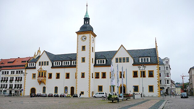 Freiberg d�ky st��bru a dal��m rud�m ve st�edov�ku zbohatl. M�sto je dodnes mimo��dn� malebn� a je tu i nejstar�� b��sk� univerzita na sv�t�. Te� prospekto�i zkoumaj� mo�nosti obnoven� t�by st��bra nedaleko tohoto m�sta.