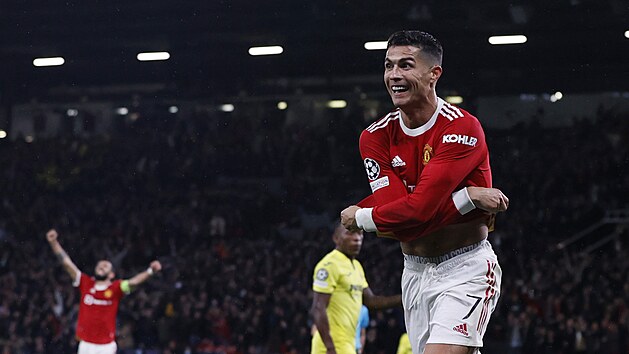 Cristiano Ronaldo slav vtznou branku Manchesteru United v zpase Ligy mistr proti Villarrealu.