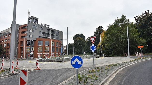 Okružní křižovatka na ulici Vodní ve Zlíně těsně před otevřením (29. září 2021).