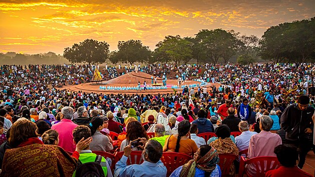 Harmonie bez penz, politiky a nboenstv? To m bt indick projekt Auroville